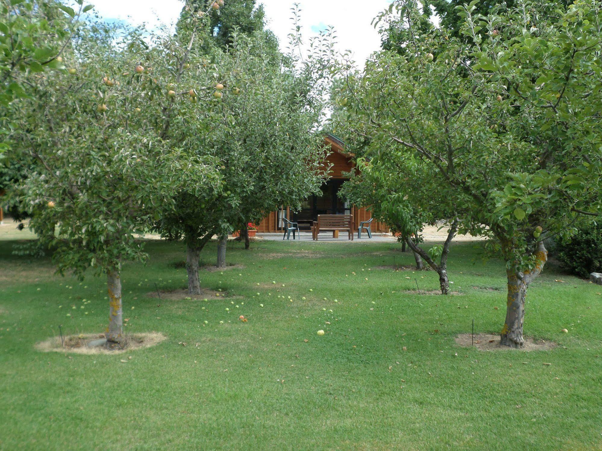 Mirabell Chalets Alexandra Exterior photo